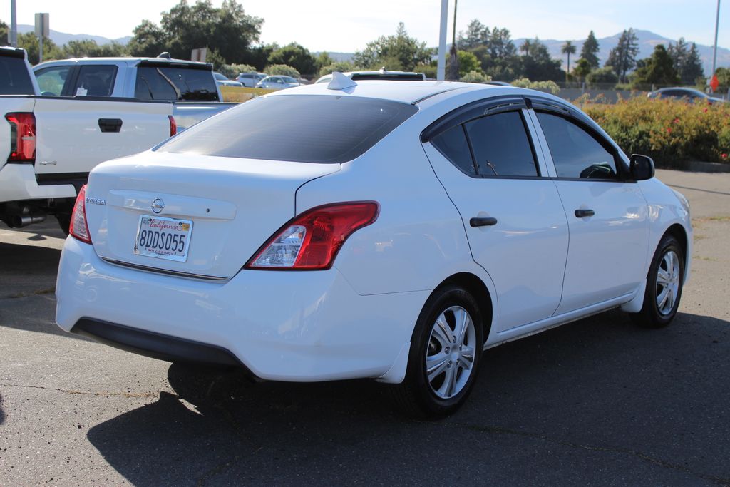 2015 Nissan Versa 1.6 S photo 6