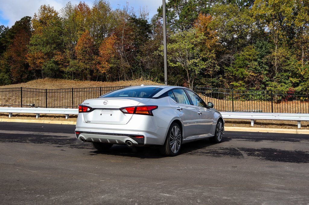 2023 Nissan Altima 2.5 SL photo 2