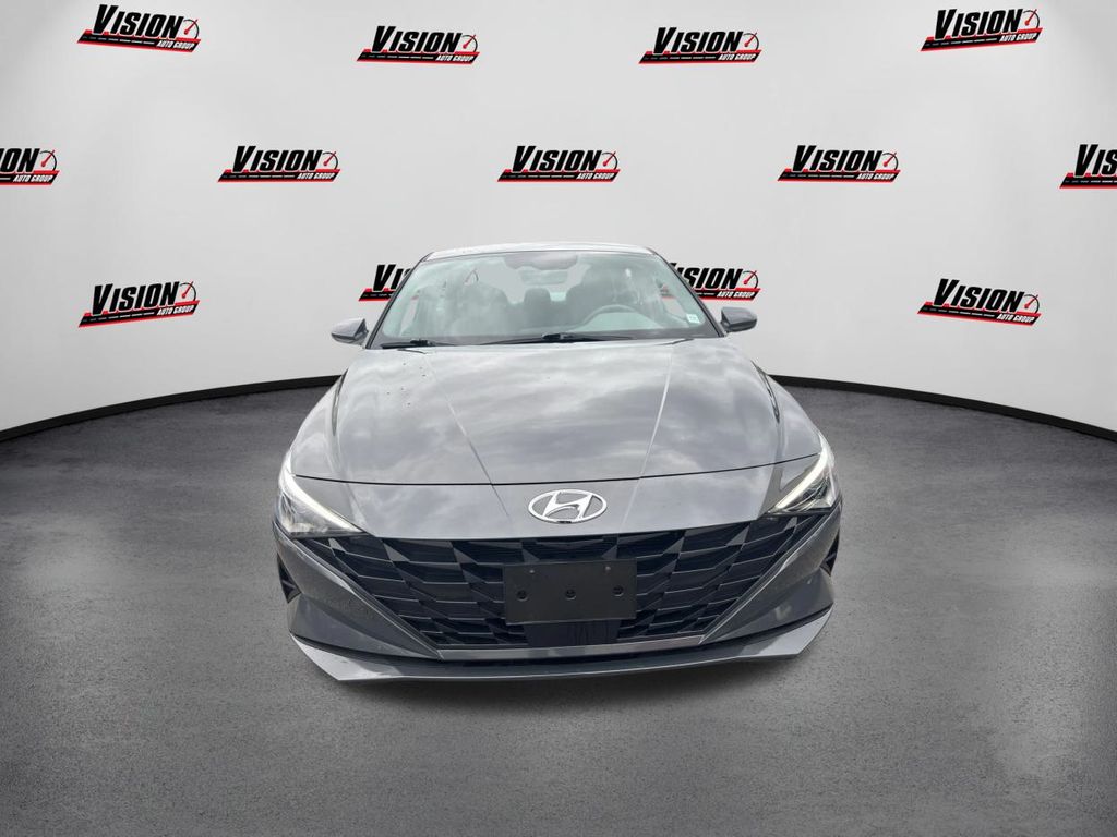 2023 Hyundai Elantra SEL photo 2