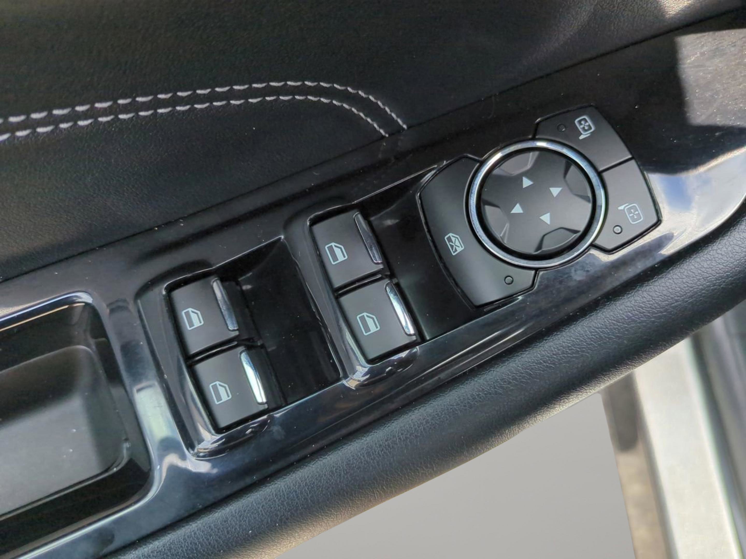 2020 Ford Edge Titanium photo 23