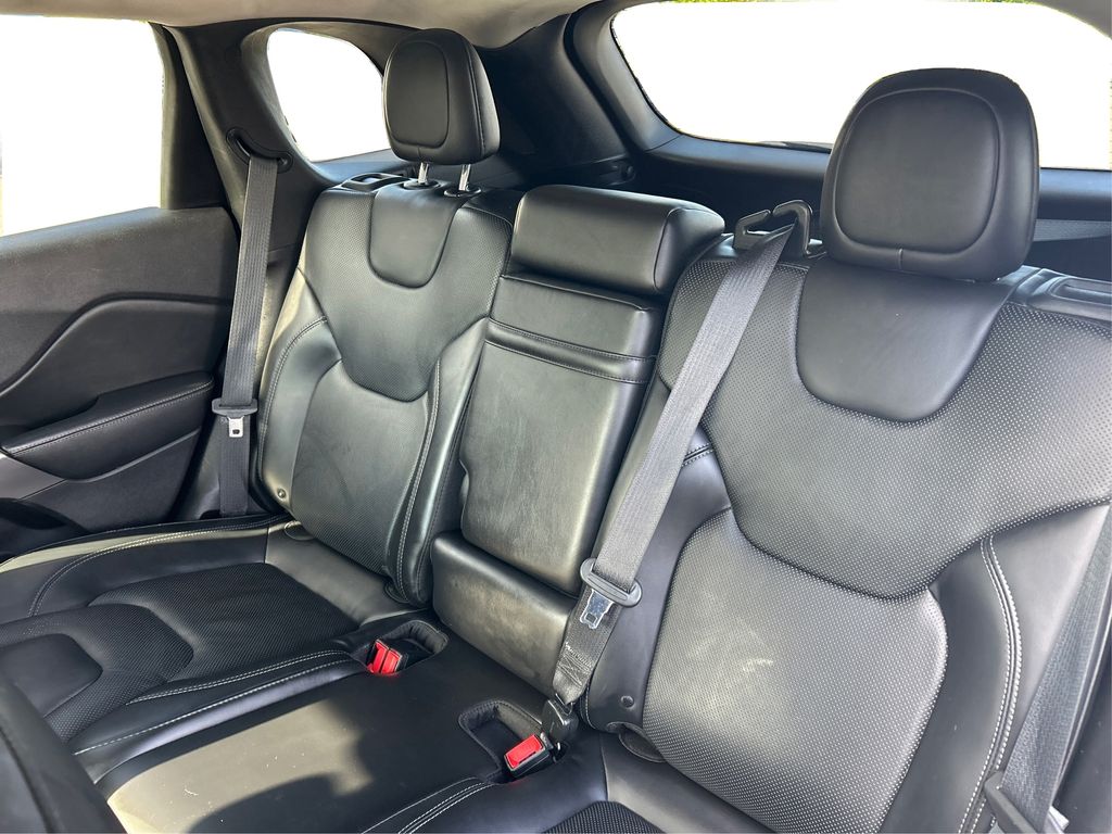 2019 Jeep Cherokee Limited photo 16
