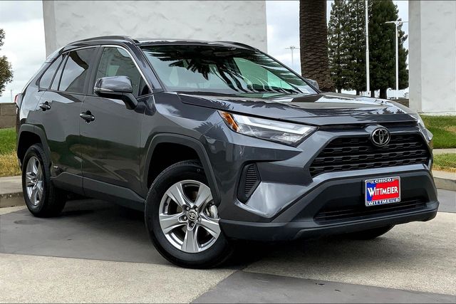 2025 Toyota RAV4 Hybrid XLE photo 2