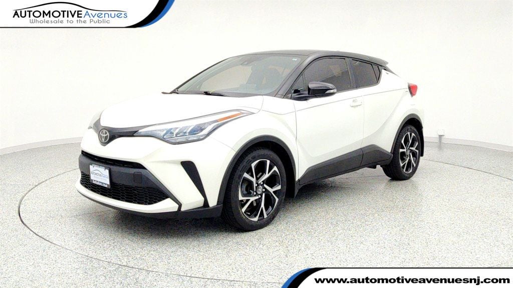 2020 Toyota C-HR XLE's photo