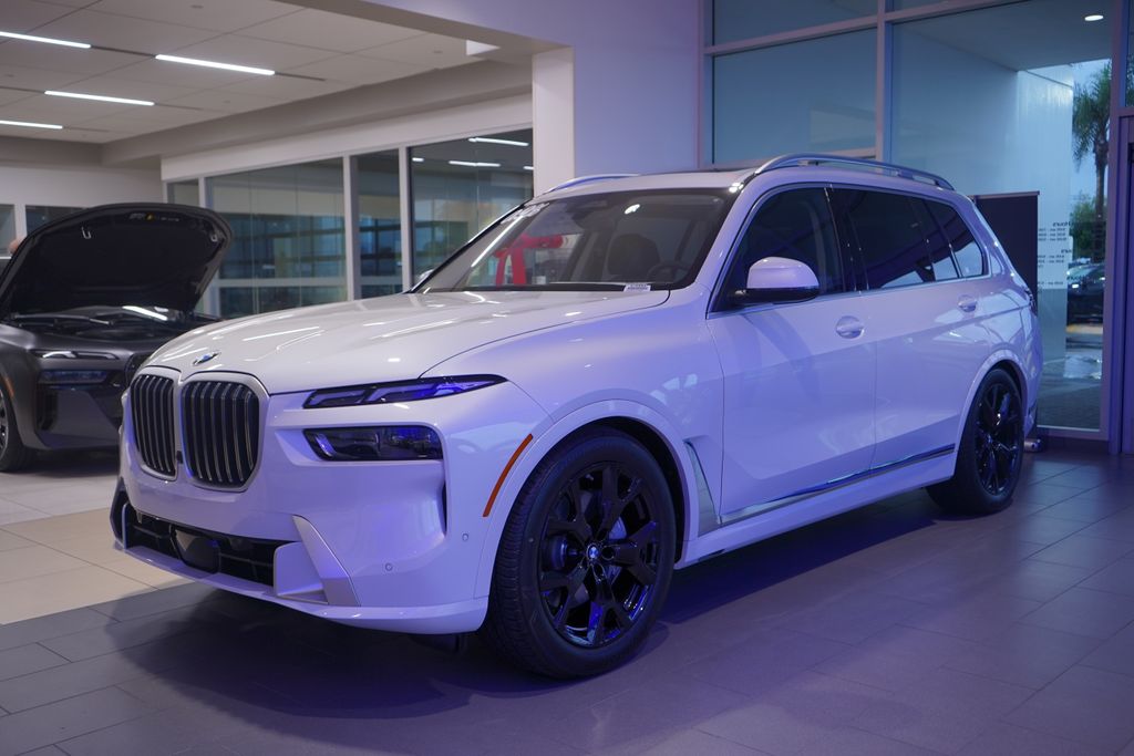 2026 BMW X7 40i's photo