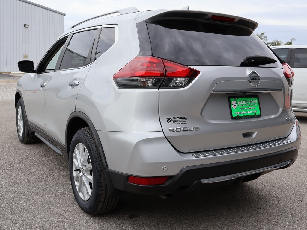 2019 Nissan Rogue SV photo 3