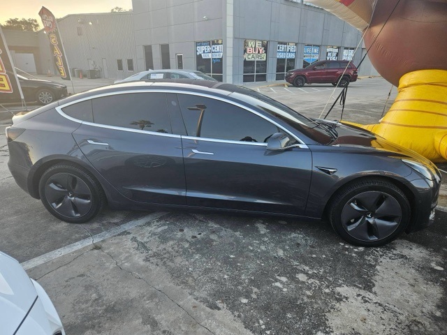 2018 Tesla Model 3 Mid Range photo 3