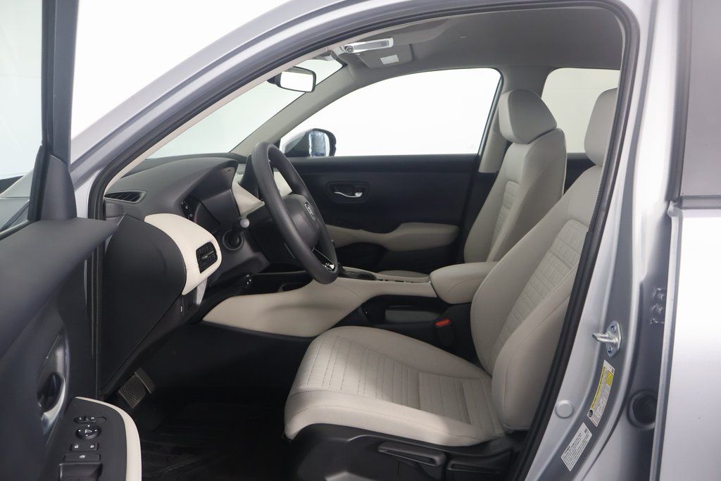 2026 Honda HR-V LX photo 4