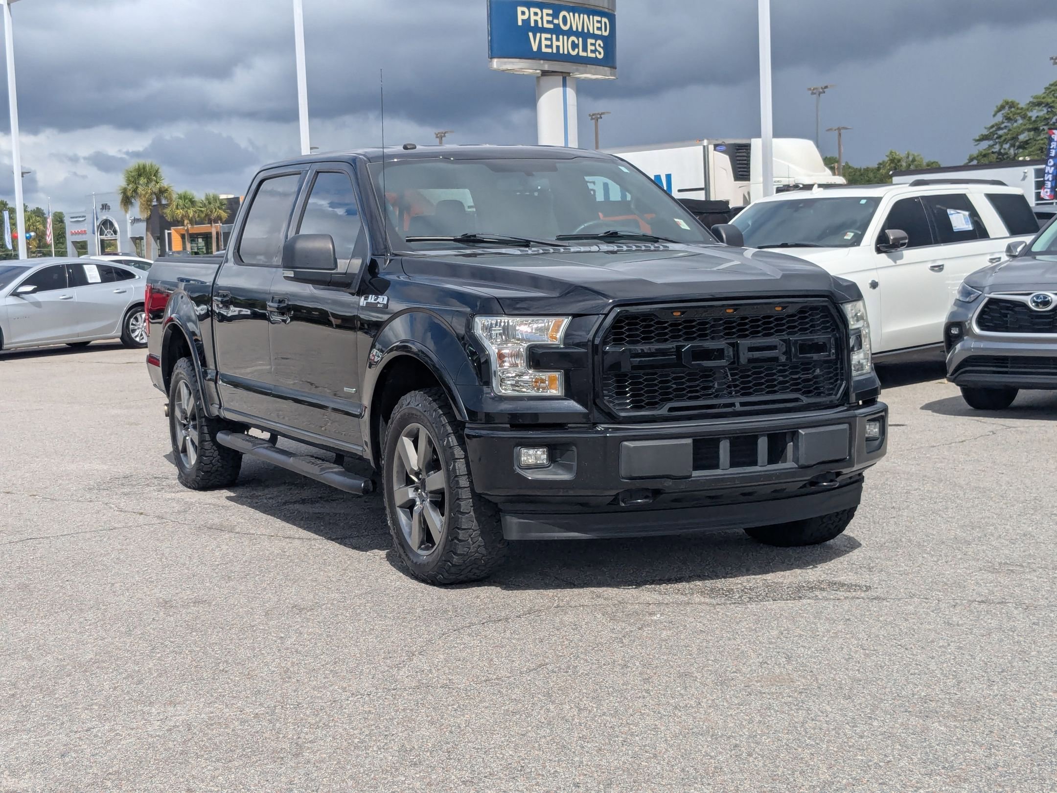 2017 Ford F-150 XLT photo 2