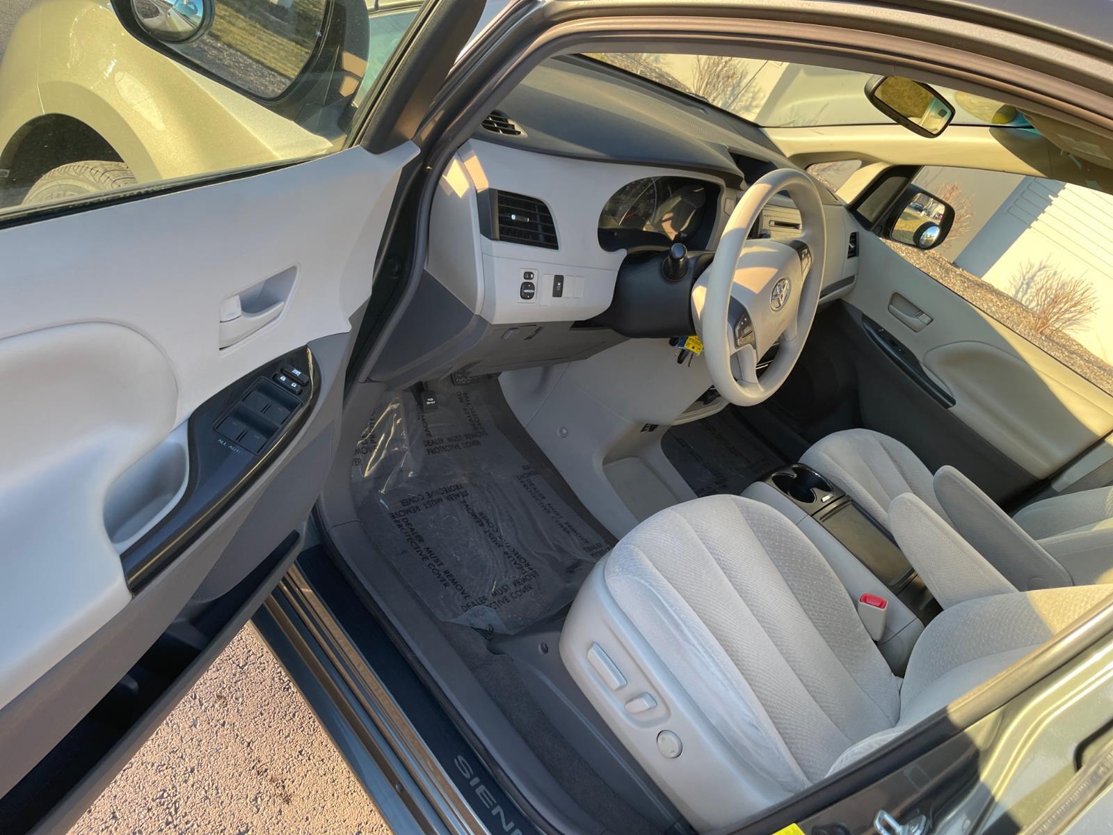 Used 2012 Toyota Sienna LE with VIN 5TDKK3DC5CS268603 for sale in Kansas City