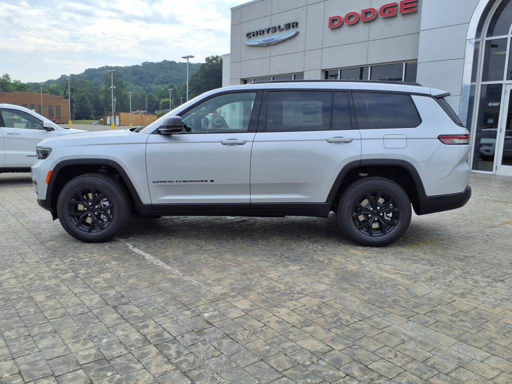 2025 Jeep Grand Cherokee Altitude photo 4