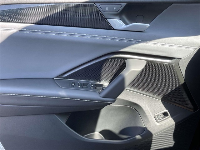 2025 Volkswagen Tiguan SE photo 19