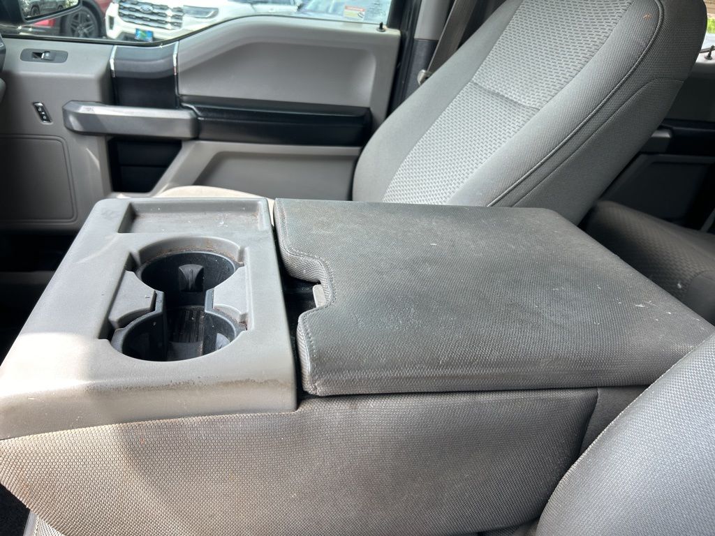 2015 Ford F-150 XLT photo 25