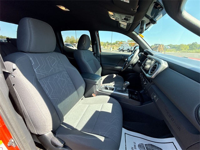 2017 Toyota Tacoma TRD Off-Road photo 21