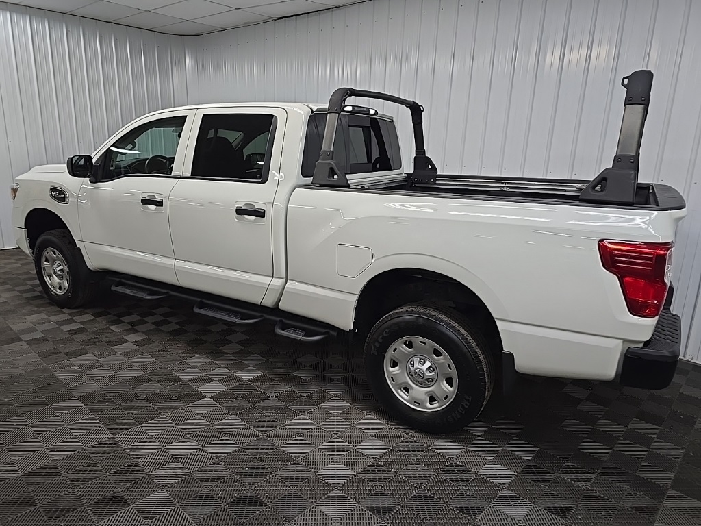 2022 Nissan Titan S photo 4