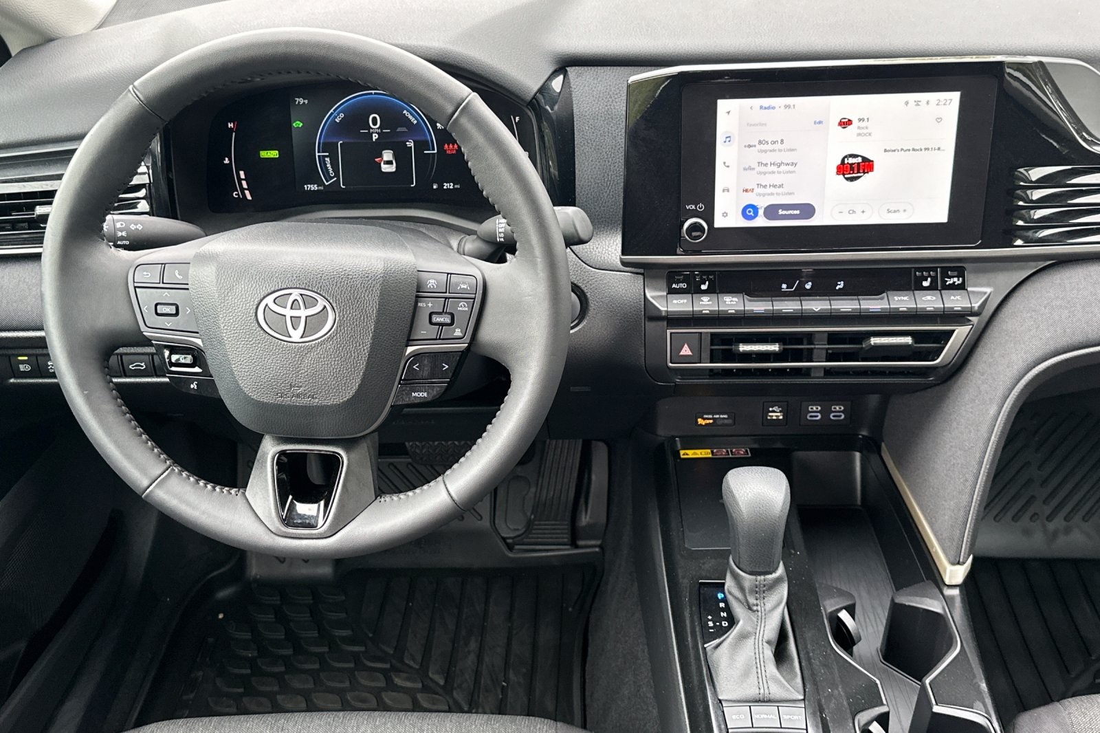 2025 Toyota Camry LE photo 12
