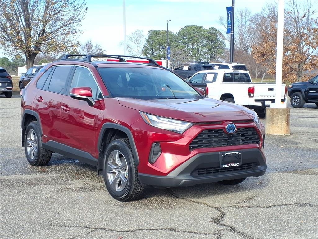 2024 Toyota RAV4 XLE's photo