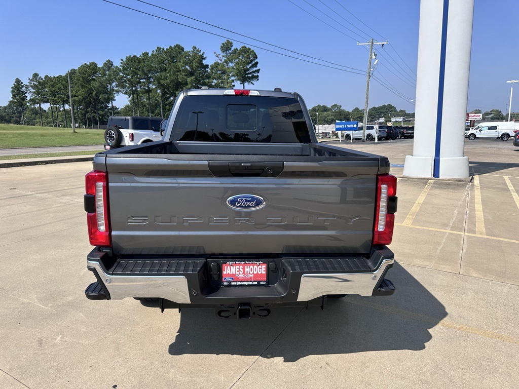 2025 Ford F-250 photo 3