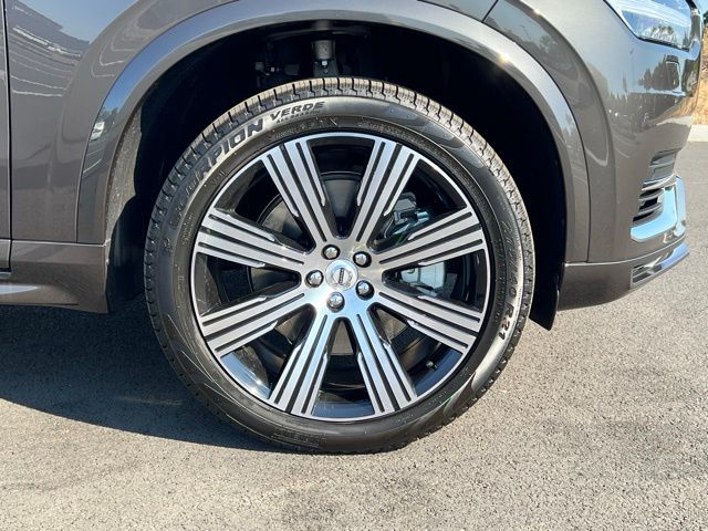 2025 Volvo XC90 T8 Core photo 9
