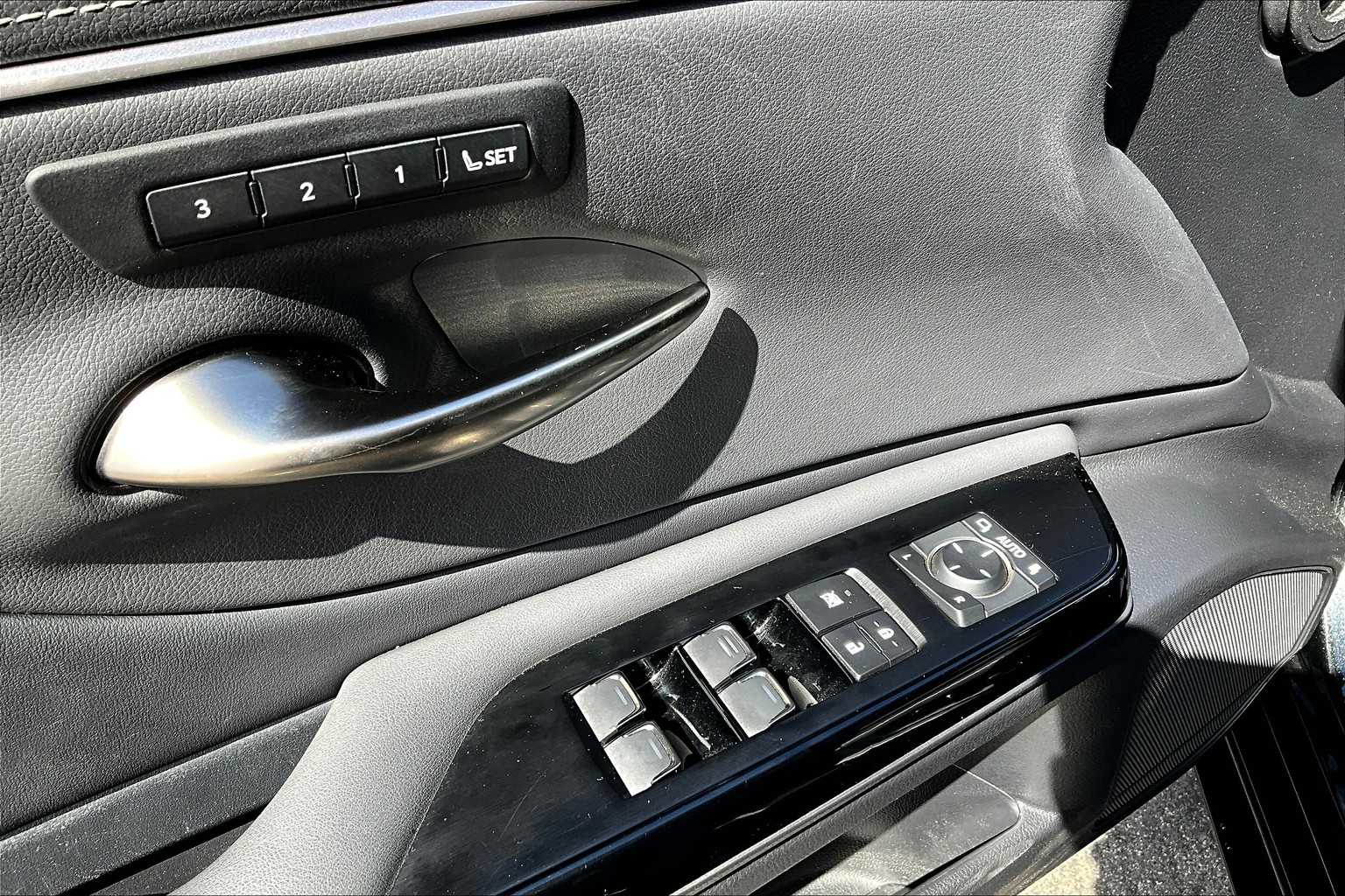 2023 Lexus ES Premium photo 32