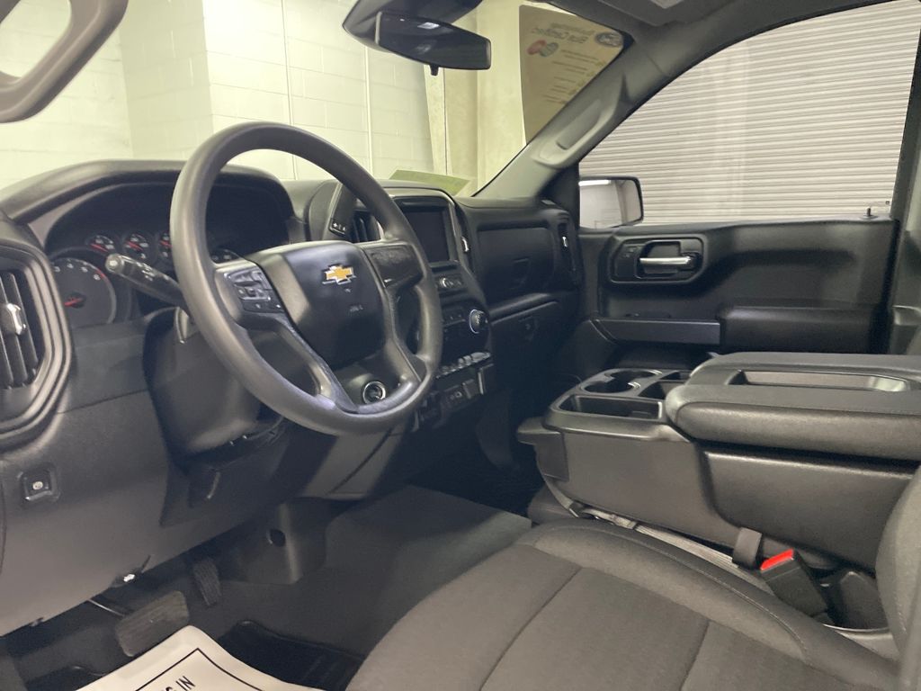 2024 Chevrolet Silverado 1500 Custom photo 4