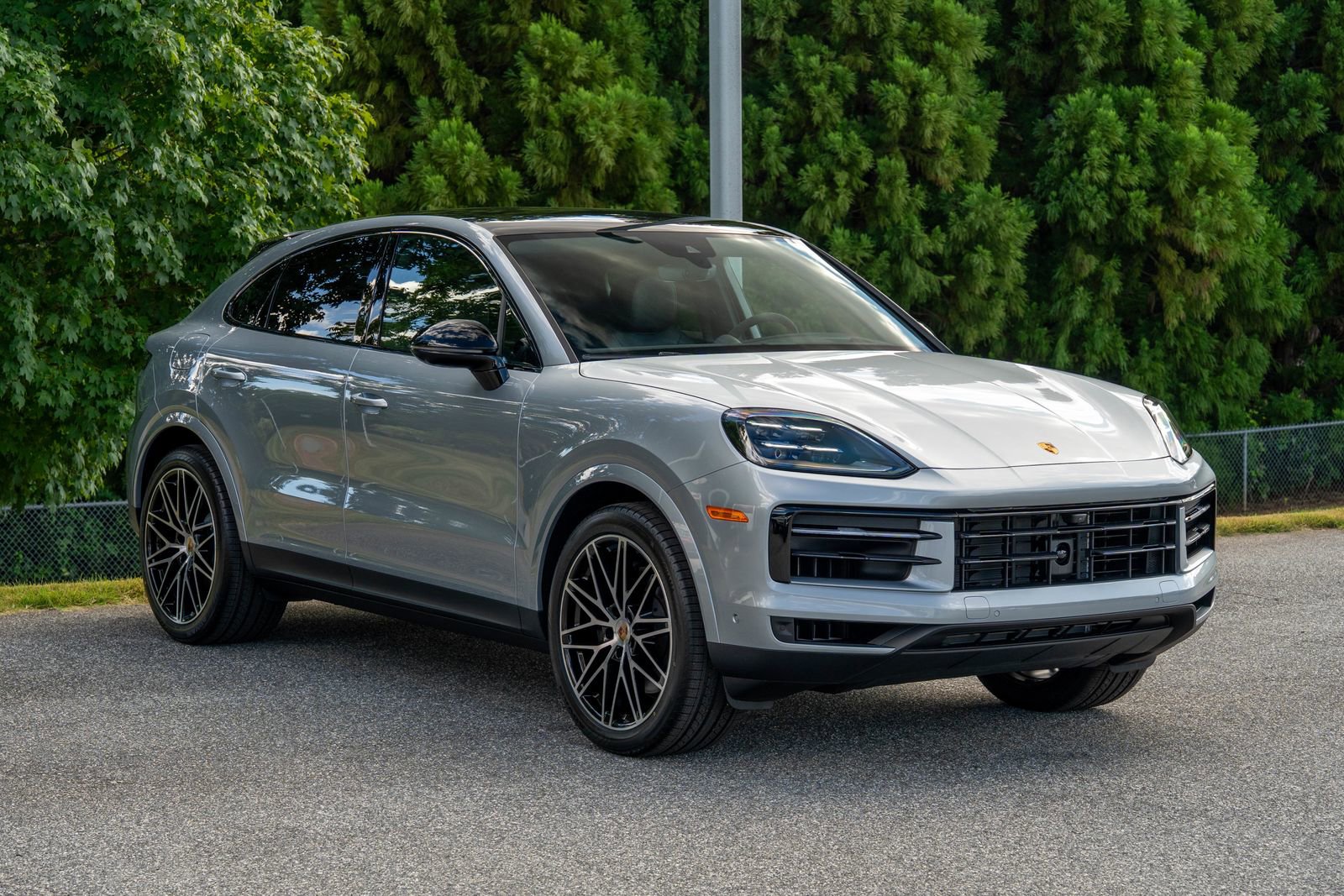 2026 Porsche Cayenne Base photo 9