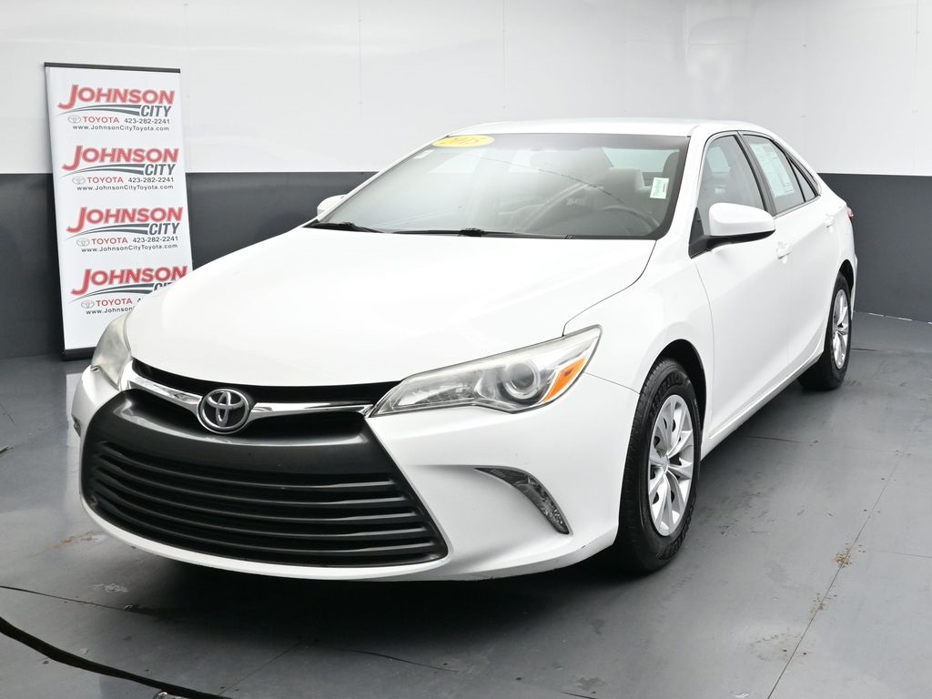 2015 Toyota Camry LE photo 4