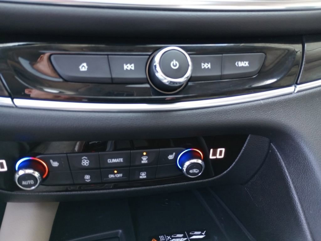 2023 Buick Enclave Essence photo 30