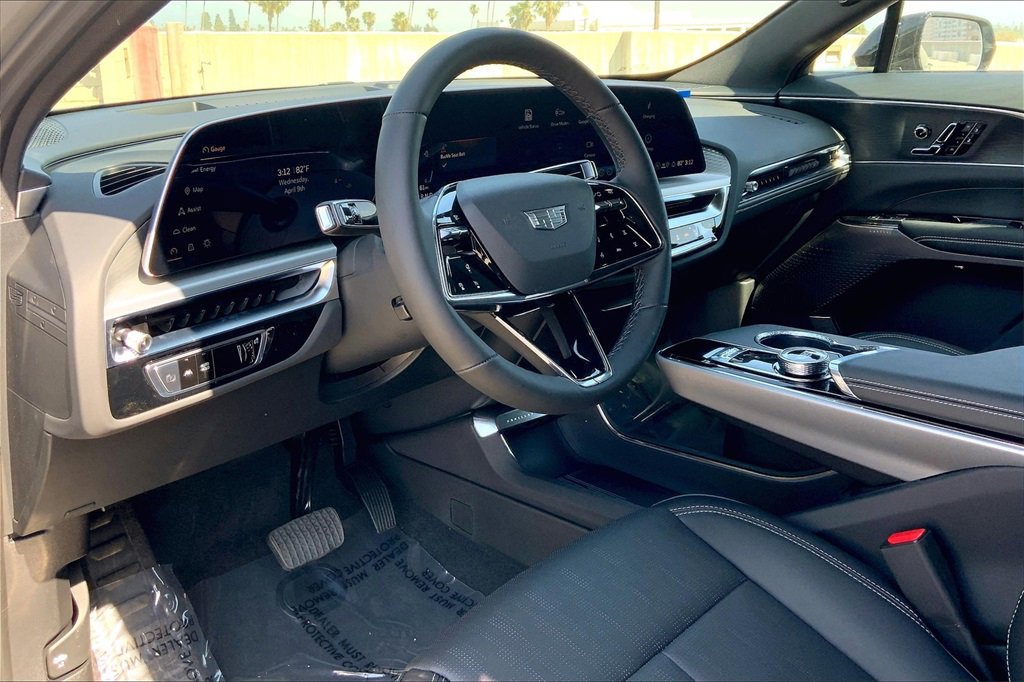 2025 Cadillac Lyriq Luxury photo 9