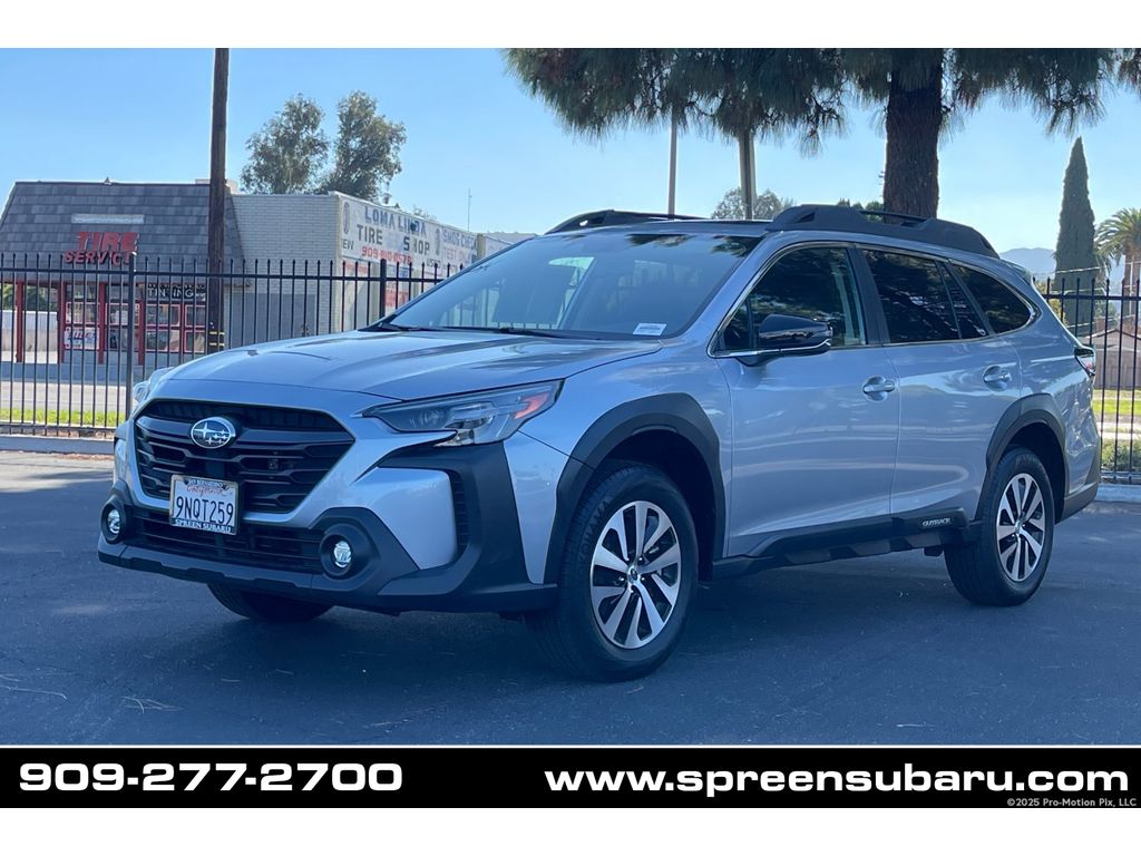 2025 Subaru Outback Premium's photo