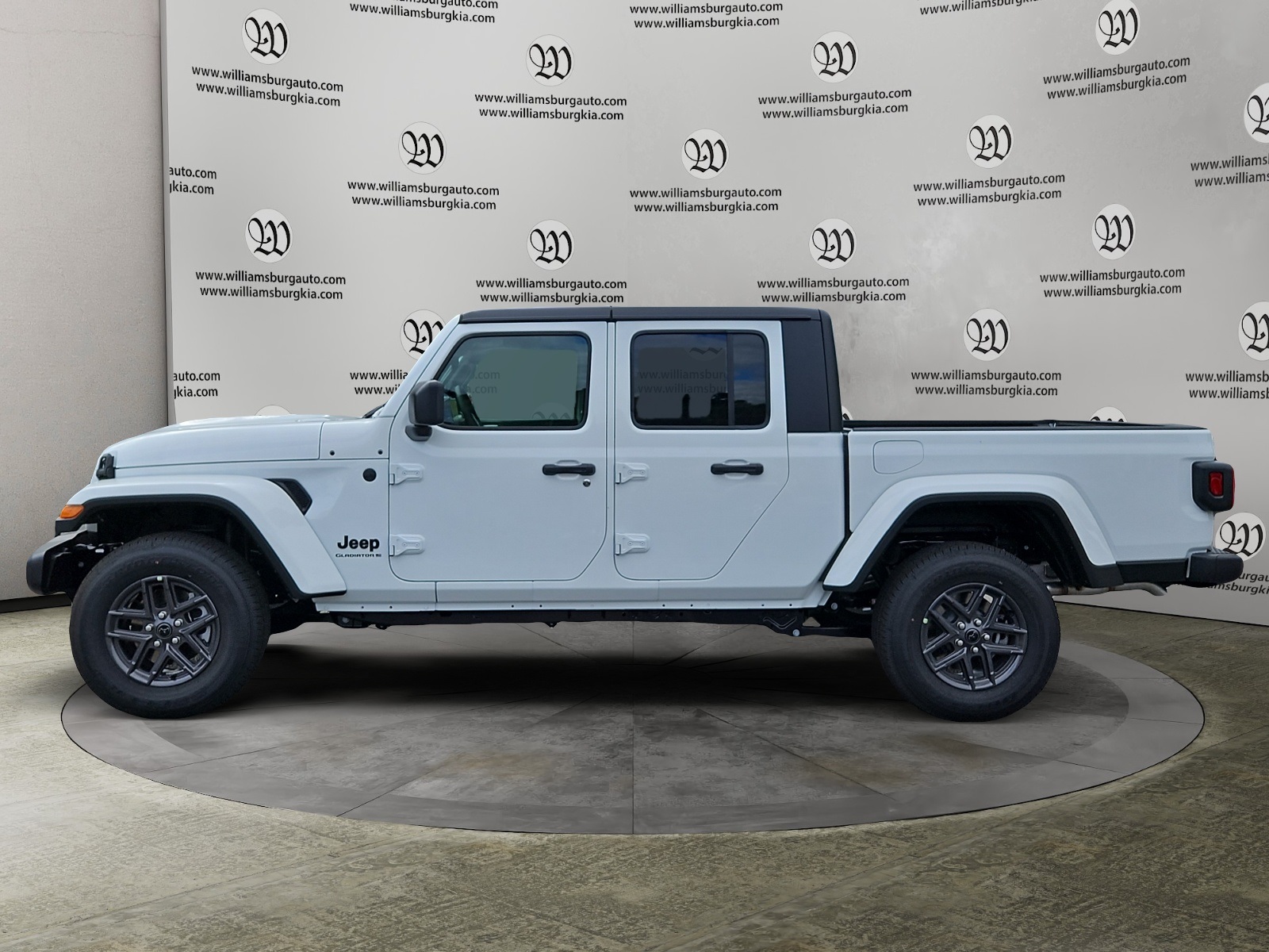 2025 Jeep Gladiator Sport S photo 2