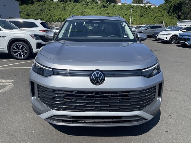 2025 Volkswagen Tiguan SE photo 3