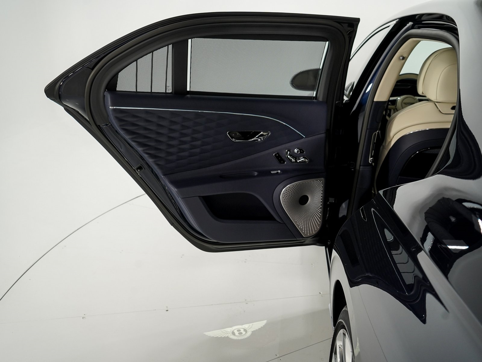 2024 Bentley Flying Spur Mulliner V8 photo 18