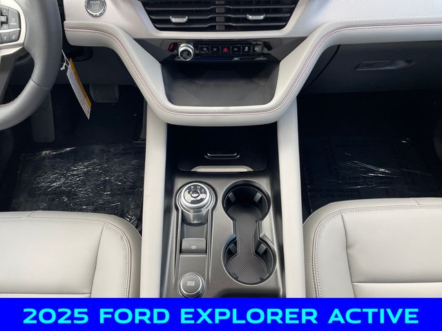 2025 Ford Explorer photo 11