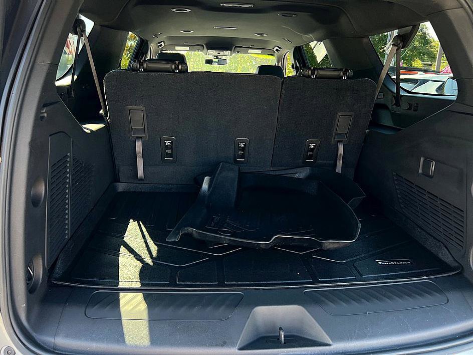 2021 Chevrolet Suburban LT photo 24