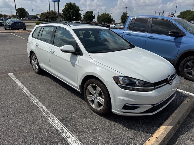 2018 Volkswagen Golf SportWagen SE photo 2