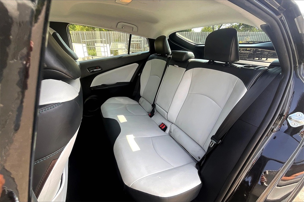 2021 Toyota Prius XLE AWD-e photo 23