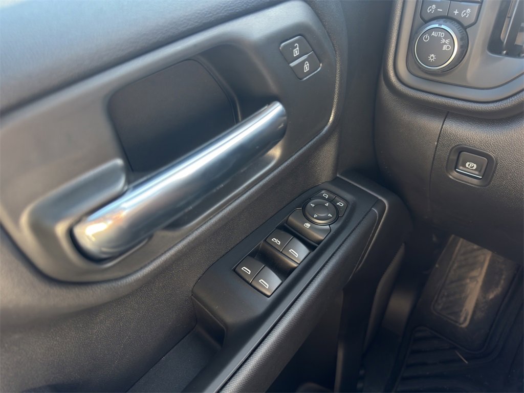 2025 Chevrolet Silverado 1500 Custom photo 12