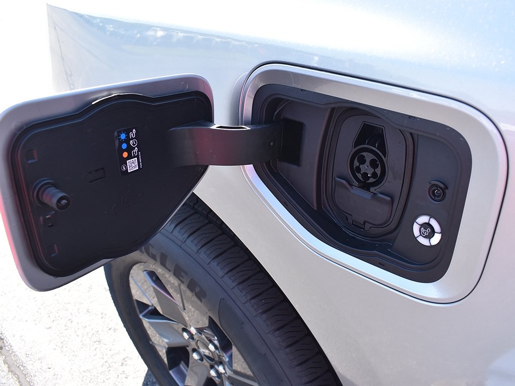 2025 Ford F-150 Lightning XLT photo 16