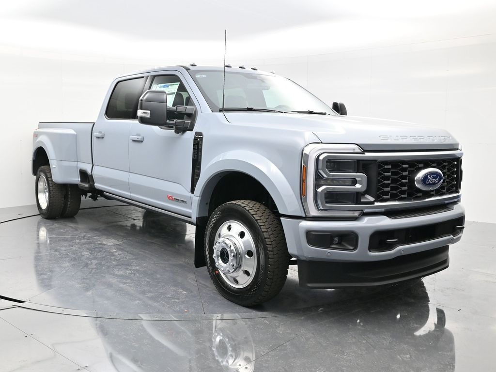 2026 Ford F-450 Super Duty Platinum's photo