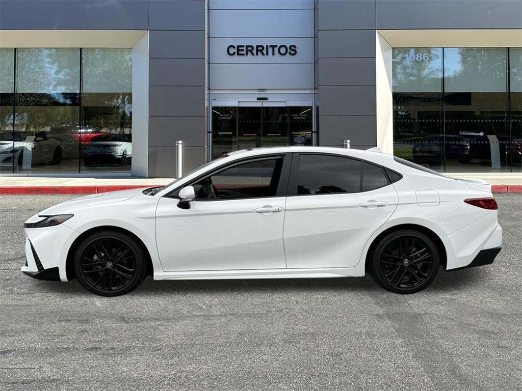 2025 Toyota Camry SE photo 8