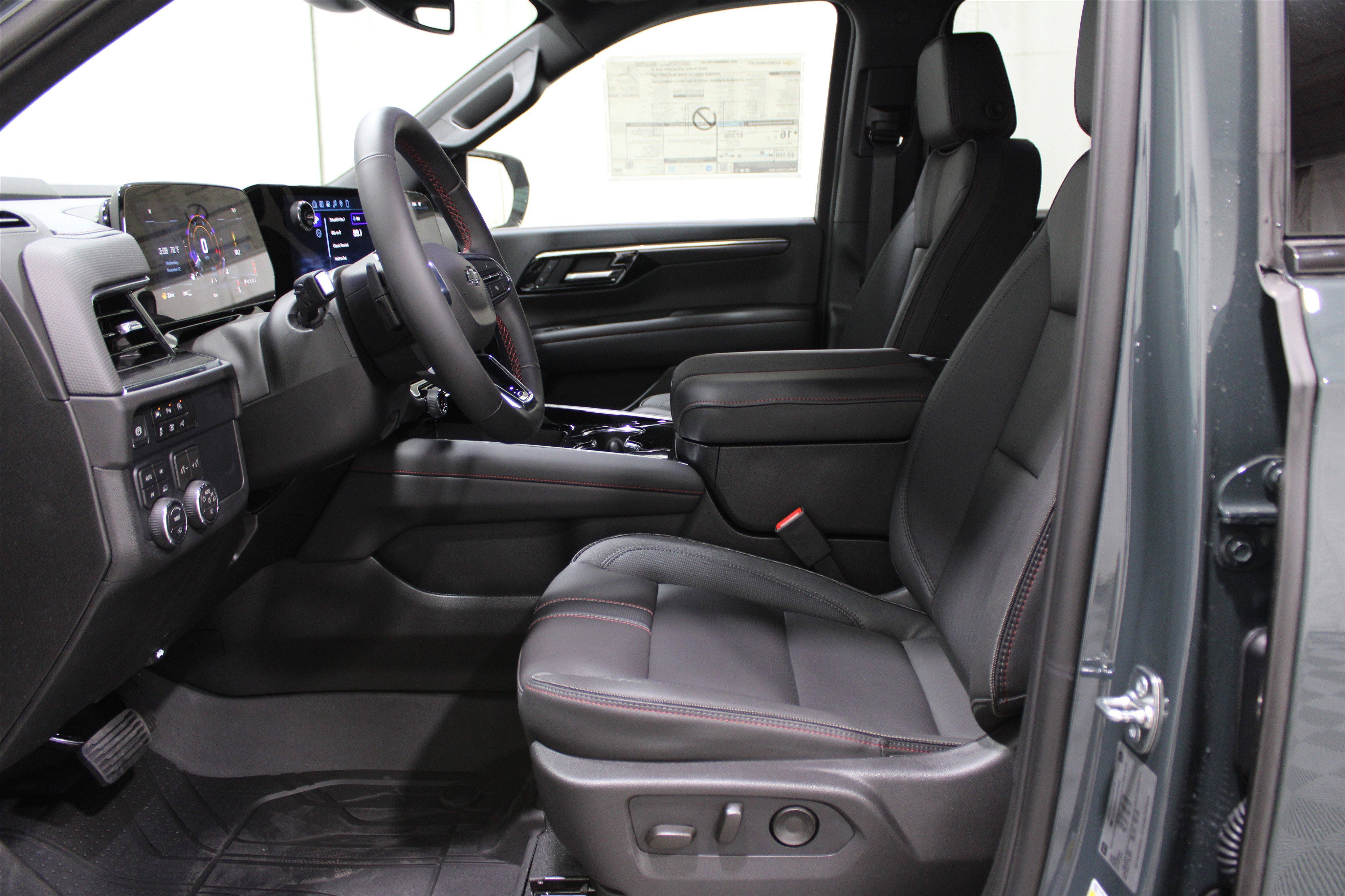 2026 Chevrolet Suburban RST photo 3