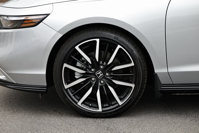 2024 Honda Accord Hybrid Touring photo 3
