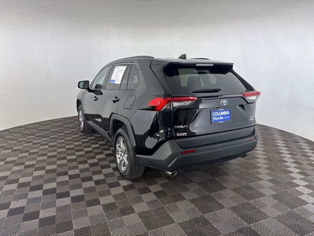 2024 Toyota RAV4 Hybrid XLE photo 3