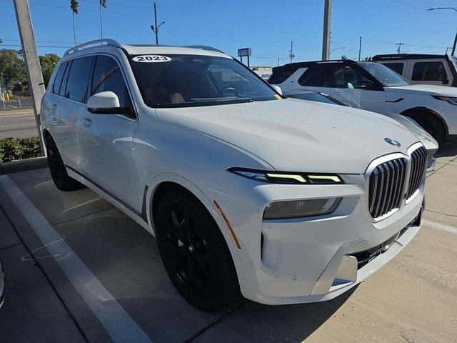 2023 BMW X7 40i's photo