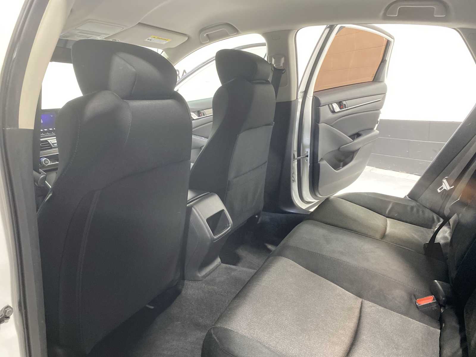 2018 Honda Accord LX 1.5T photo 12