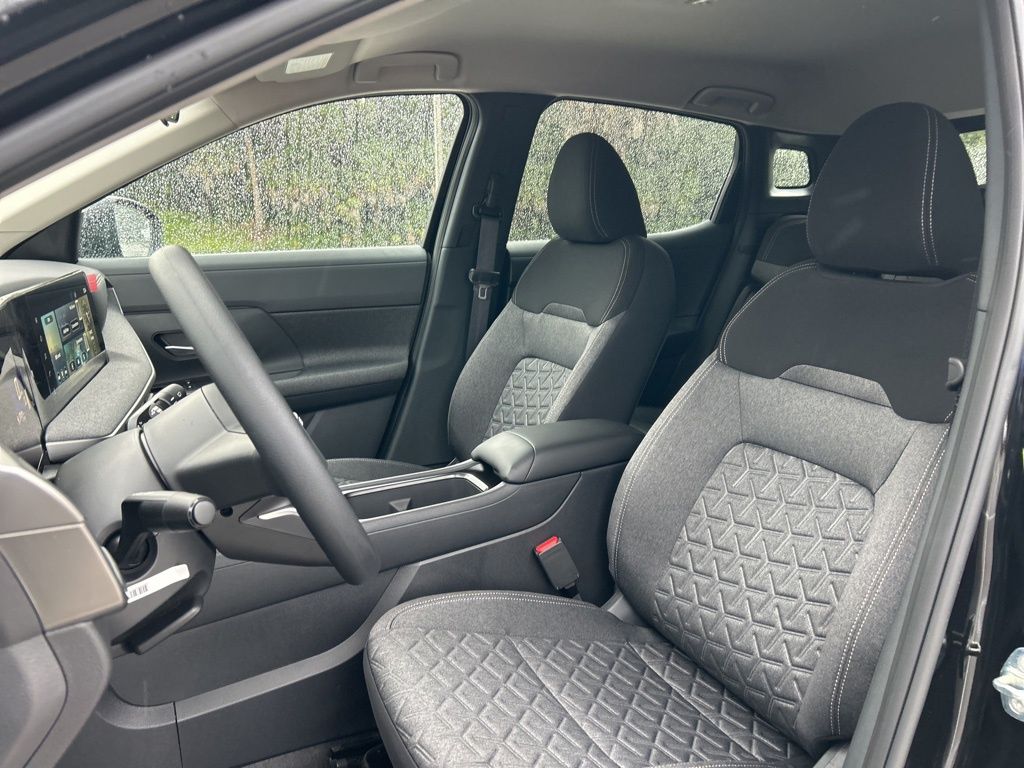 2025 Nissan Kicks SV photo 11