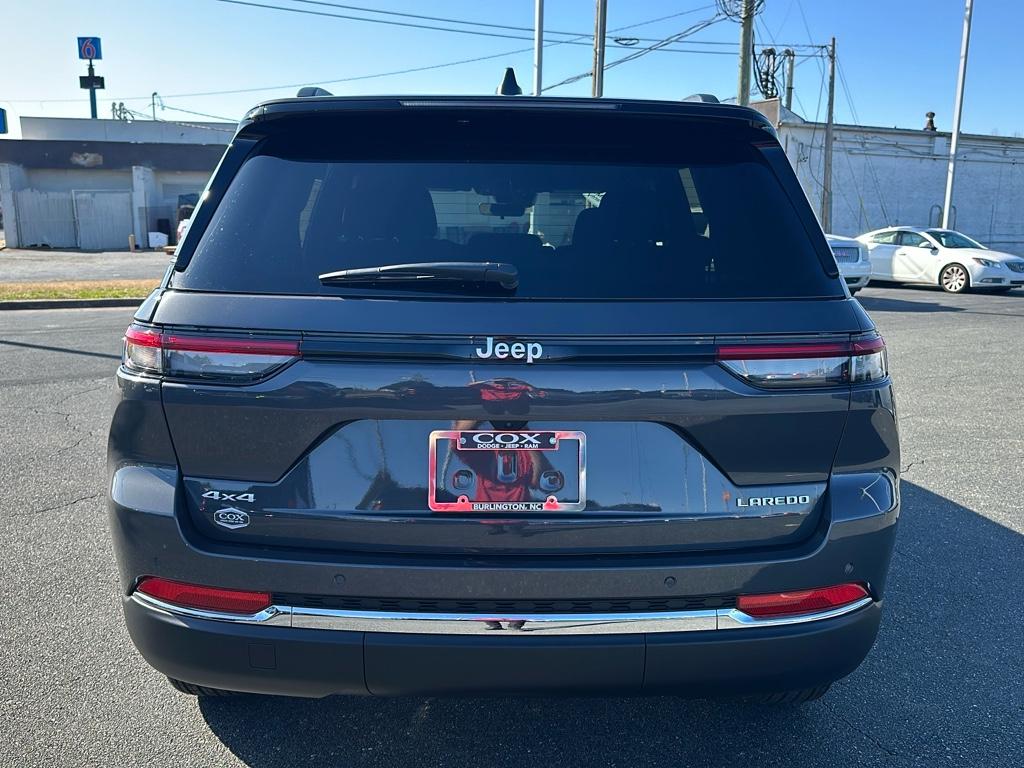 2025 Jeep Grand Cherokee Laredo photo 5