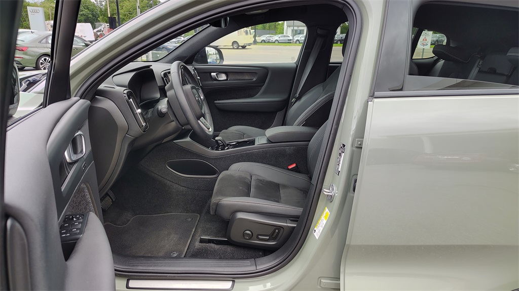 2023 Volvo C40 Recharge Plus photo 6