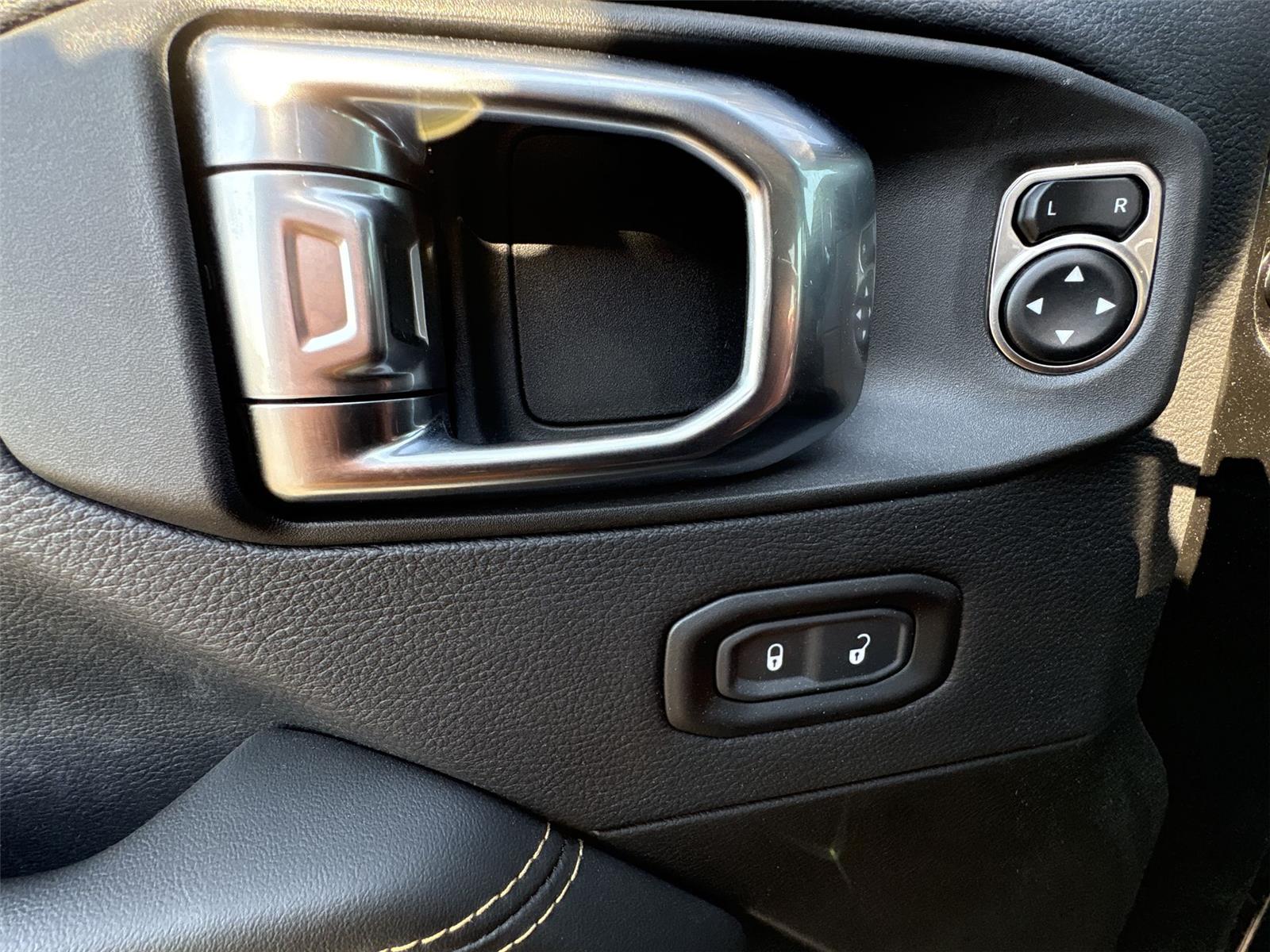 2025 Jeep Wrangler Sahara photo 12