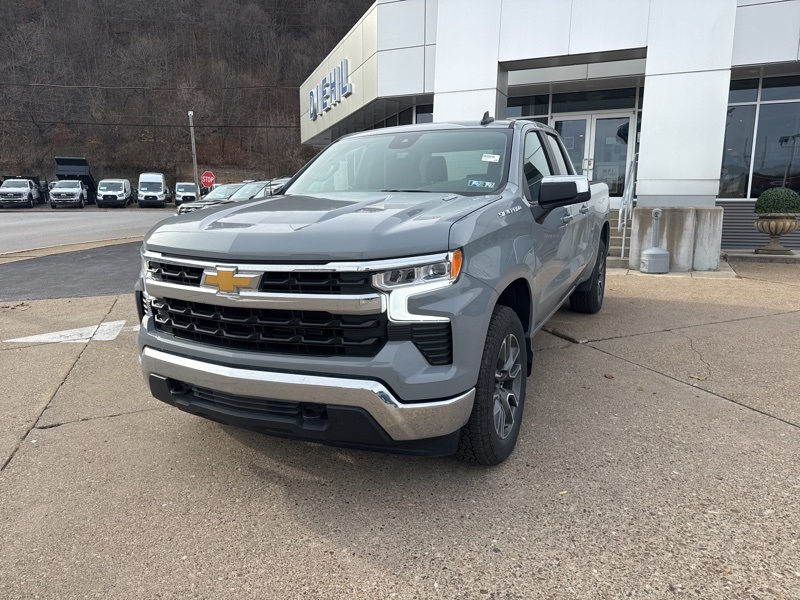 2024 Chevrolet Silverado 1500 LT photo 3